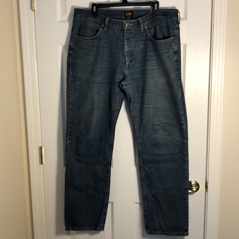 Lee jeans - 36x32 regular fit - lightly worn